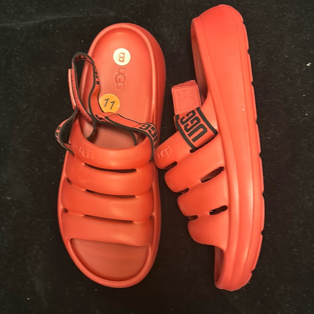 UGG SPORT YEAH SLIDE MENS SIZE 11 US SAMBA RED WATERPROOF SLINGBACK